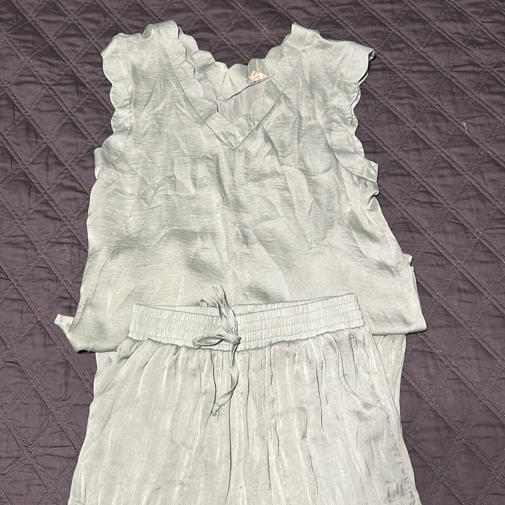 NWOT Hem & Thread Silk 2pc Set
